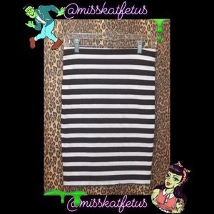 ♥️BLACK & WHITE STRIPED FOREVER 21 SKIRT♥️